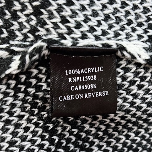 LF Grid Sweater Halter Top - Picture 5 of 6